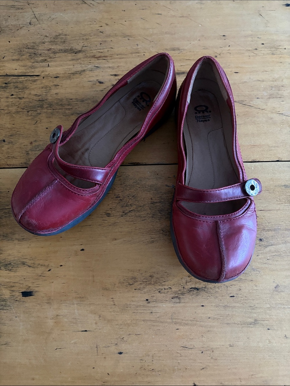 Women’s Red Leather Mary Jane Flats US 9